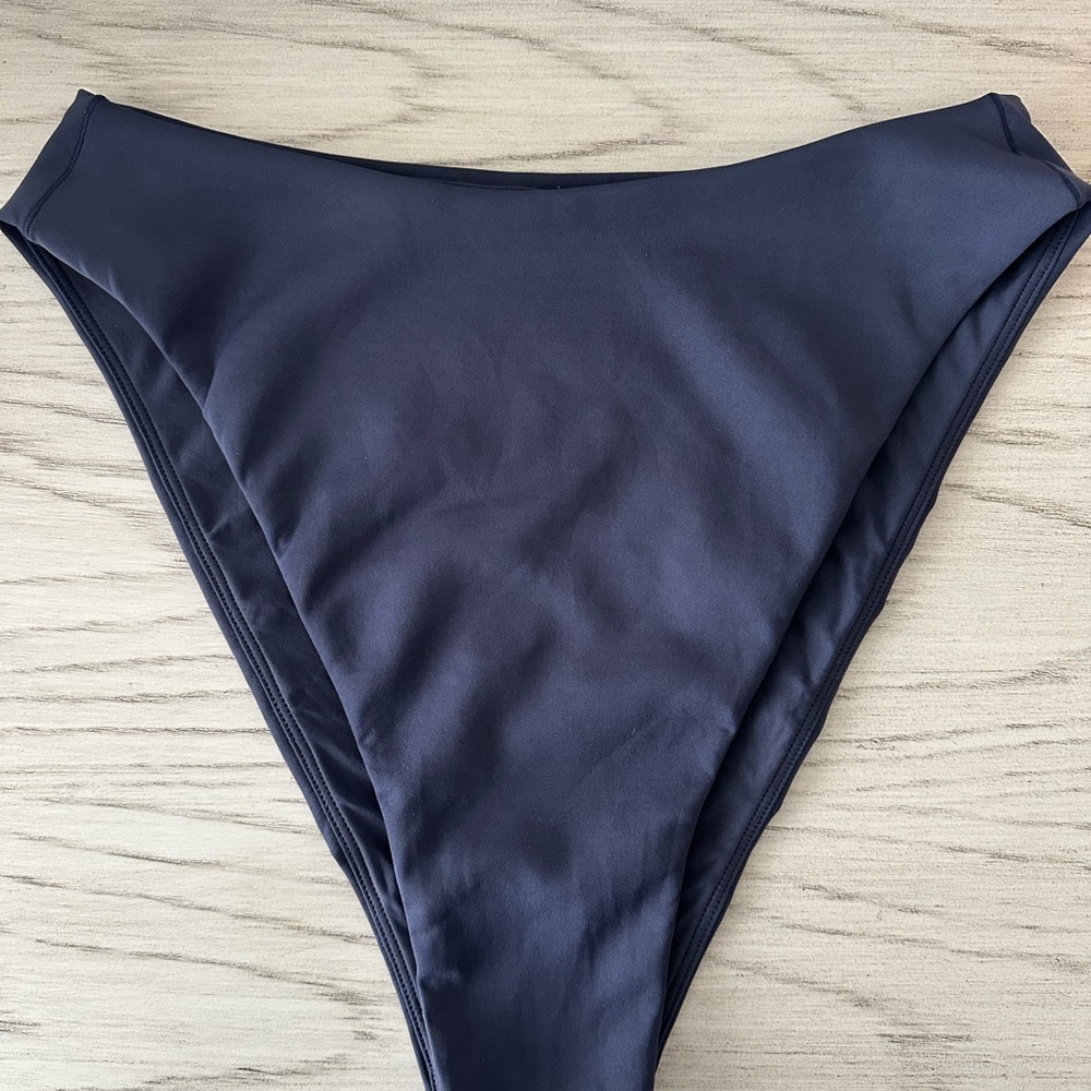 Left on Friday Super Hi Hi Bottom